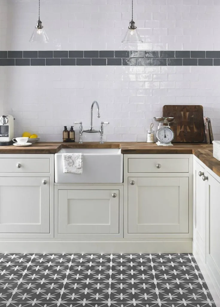 A band of color in white tiles backsplash