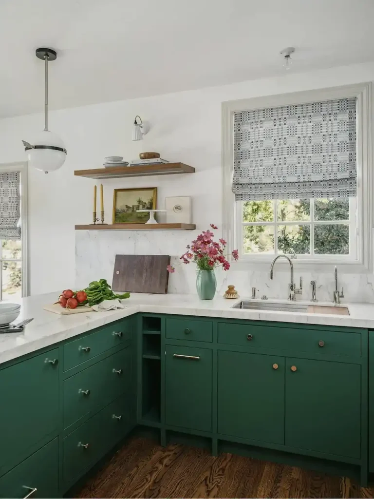 Emerald Plus Bright White cabinet combination in a Kitchen 