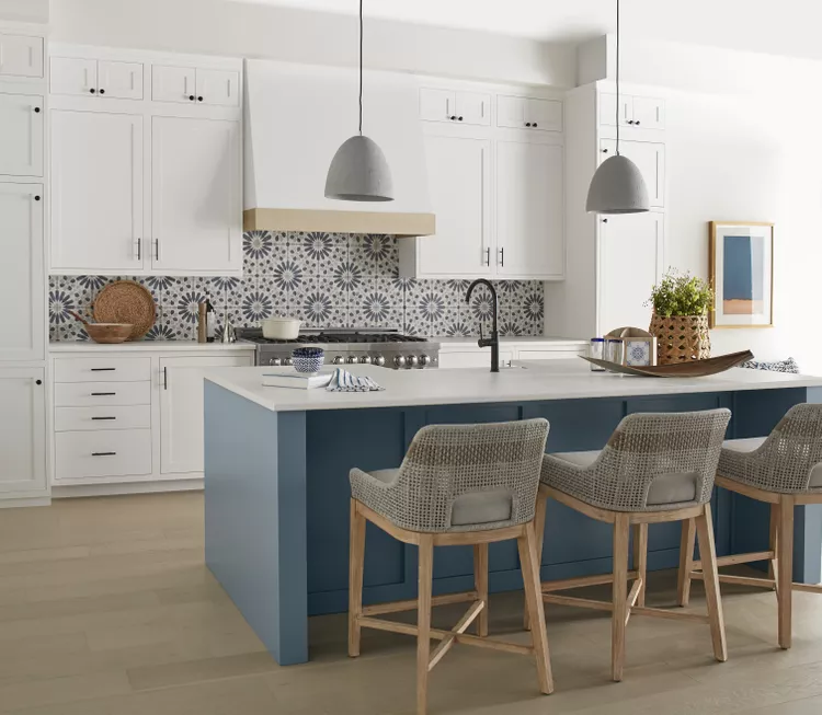 A beautiful kitchen with white cabinets as featured image