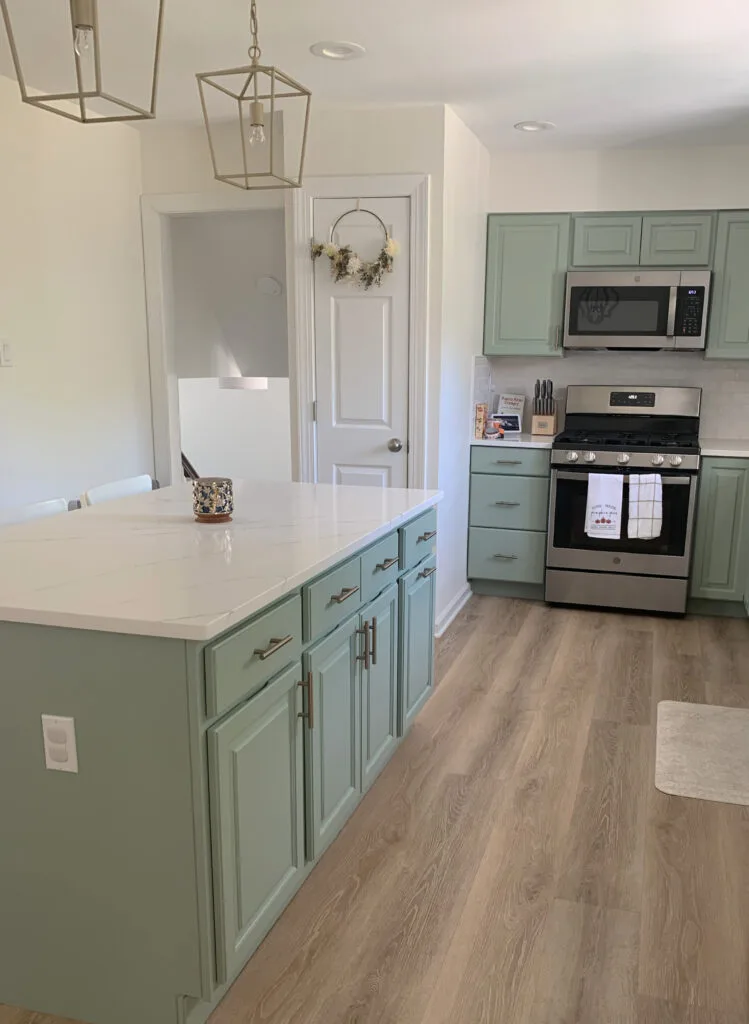 A beautiful kitchen with cabinets having Benjamin Moore Chantilly Lace OC 65